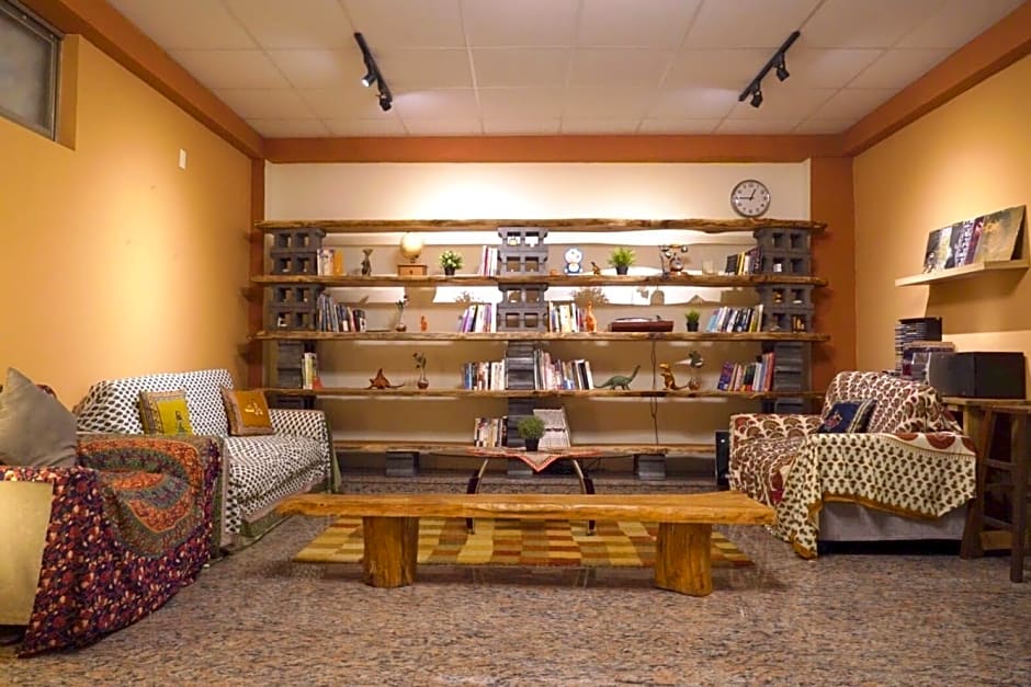 Dulan The Travel Bug Bistro Inn