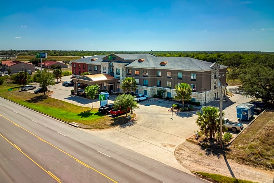 Holiday Inn Express and Suites Beeville By IHG