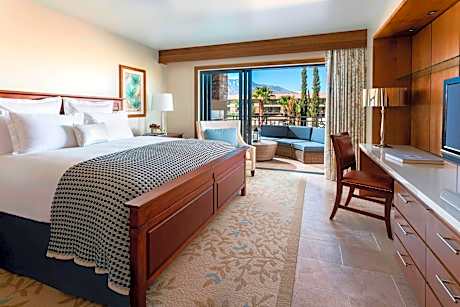 One Bedroom Vista Suite, Residential Suite, 1 King, Sofa bed, Balcony