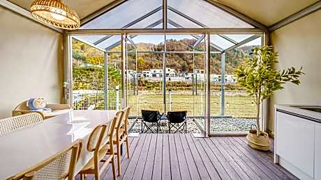 Gapyeong Ddobagi Pet & Spa Glamping