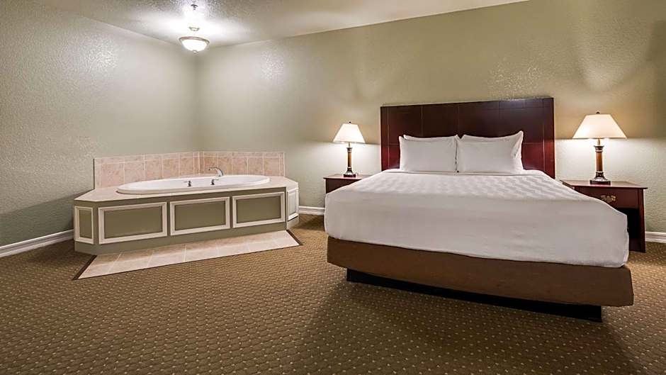 Best Western Plus Bayshore Inn