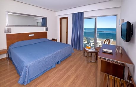 Twin Room with Beach View 