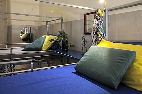 Bed in 4-Bed Mixed Dormitory Room with Shared Bathroom