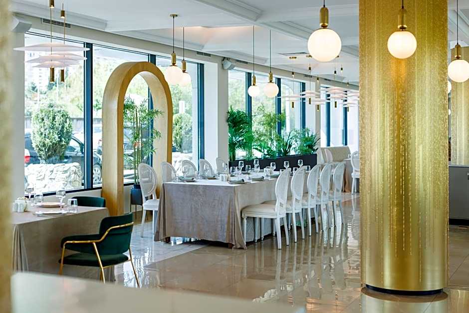 Cruise Hotel