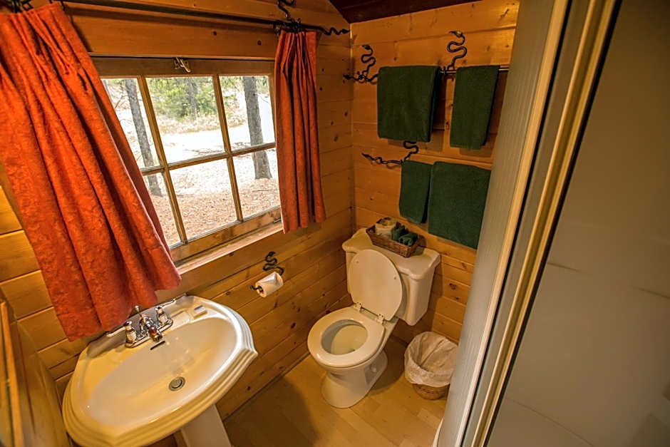 Storm Mountain Lodge & Cabins