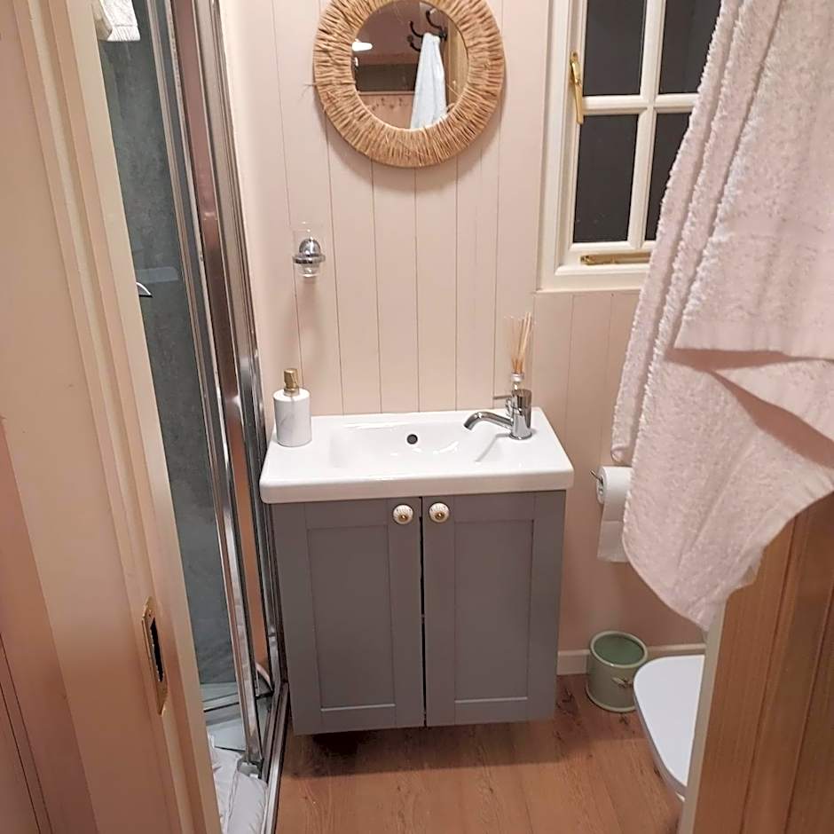 Abbeyview House B&B and Glamping