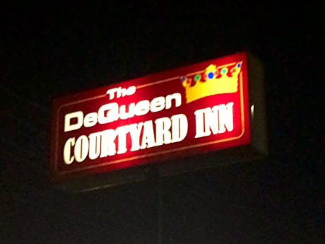 DeQueen Courtyard Inn