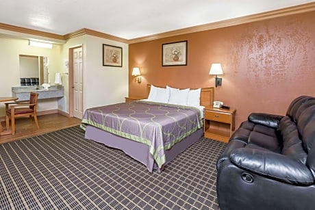 1 King Bed Non-Smoking