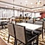 La Quinta Inn & Suites by Wyndham San Antonio by AT&T Center