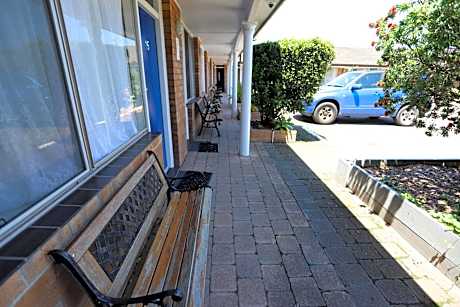 Economy Queen Room (Not Pet Friendly)