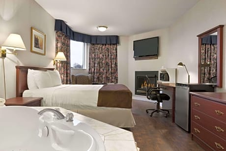 1 Queen Bed Studio Suite Non-Smoking