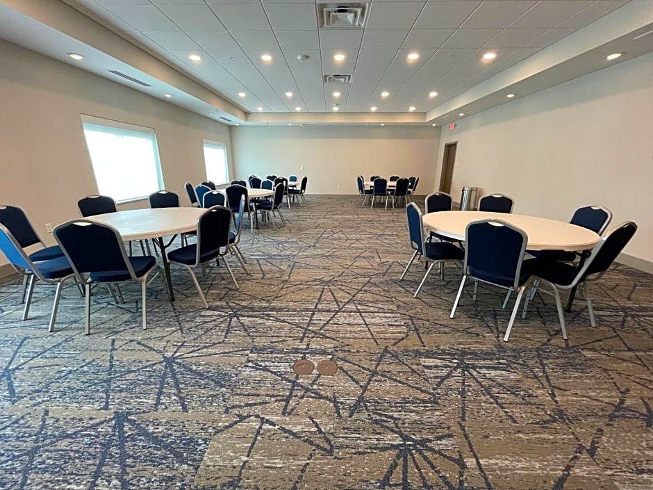 Holiday Inn Express and Suites Ft. Smith Airport By IHG