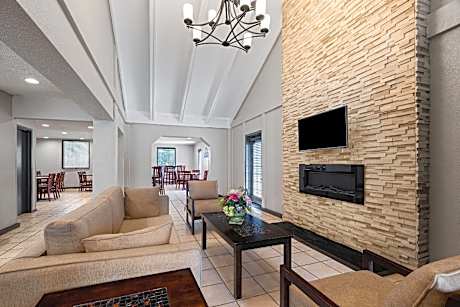 Days Inn by Wyndham College Park Airport Best Road