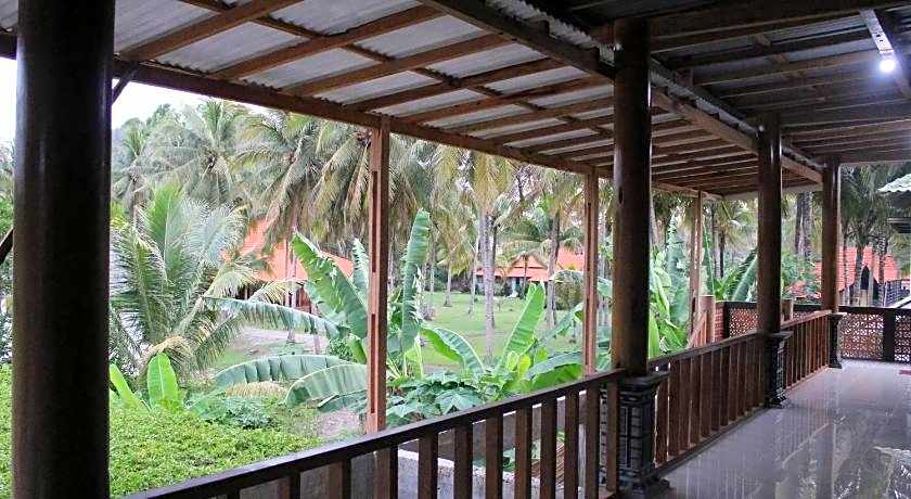 ARRYS (Watukarung Surf Camp)