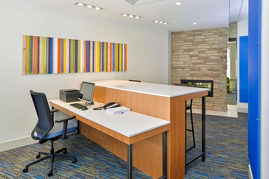 Holiday Inn Express & Suites - Chadron By IHG