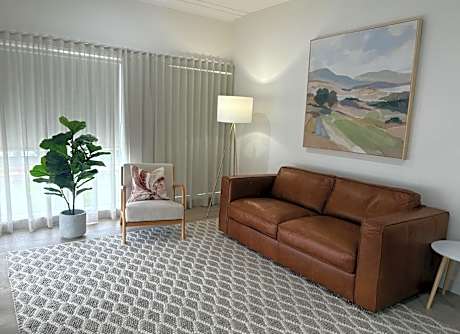 Deluxe King Suite