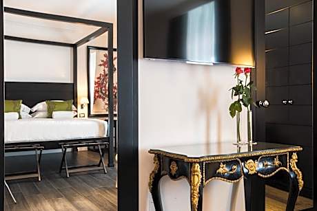 Penthouse Suite with Balcony