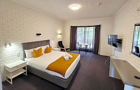 Standard Queen Room