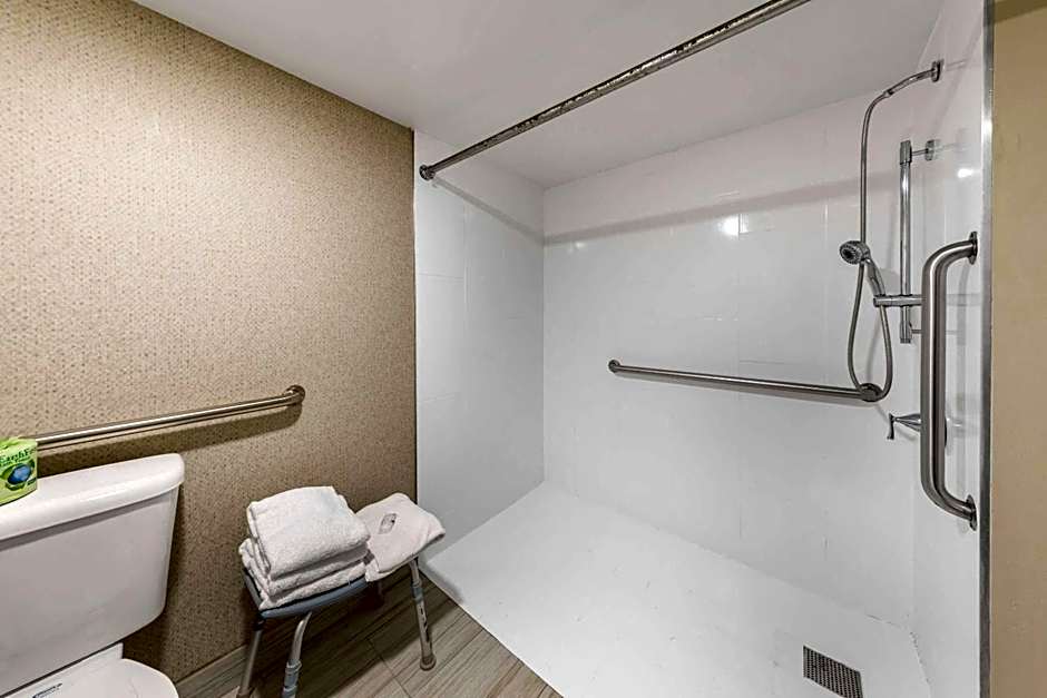 Quality Inn & Suites Camarillo-Oxnard