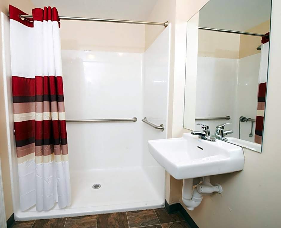 Red Roof Inn & Suites Dickinson