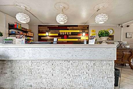 Super 8 by Wyndham Millbury/Toledo