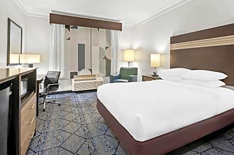 Queen Room with Bathtub - Mobility Access