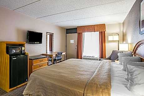 1 King Bed Nonsmoking Accessible