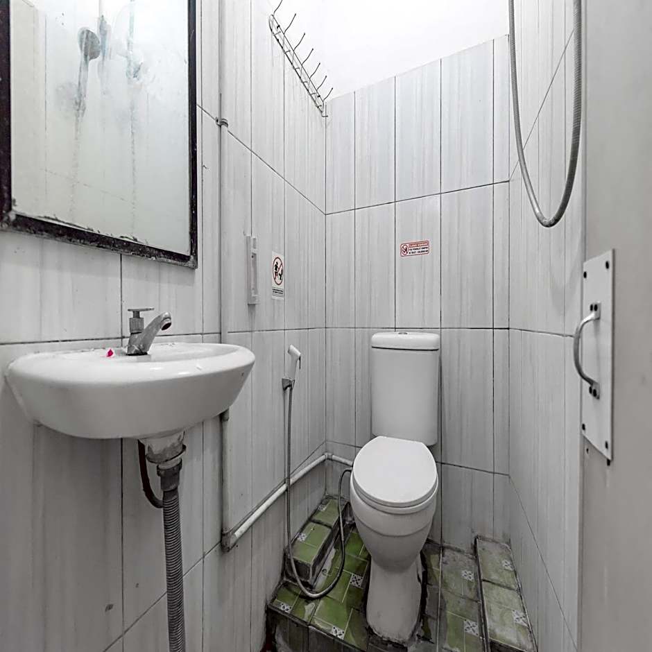 RedDoorz near RS Permata Cirebon