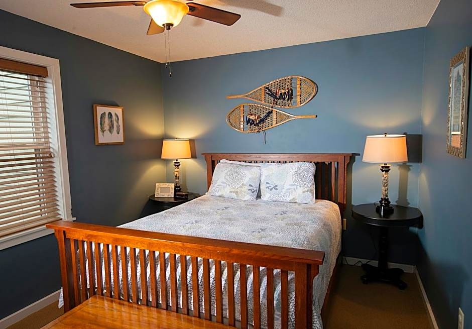Photo 1 of 7 of 2 Bedroom, Mountainside