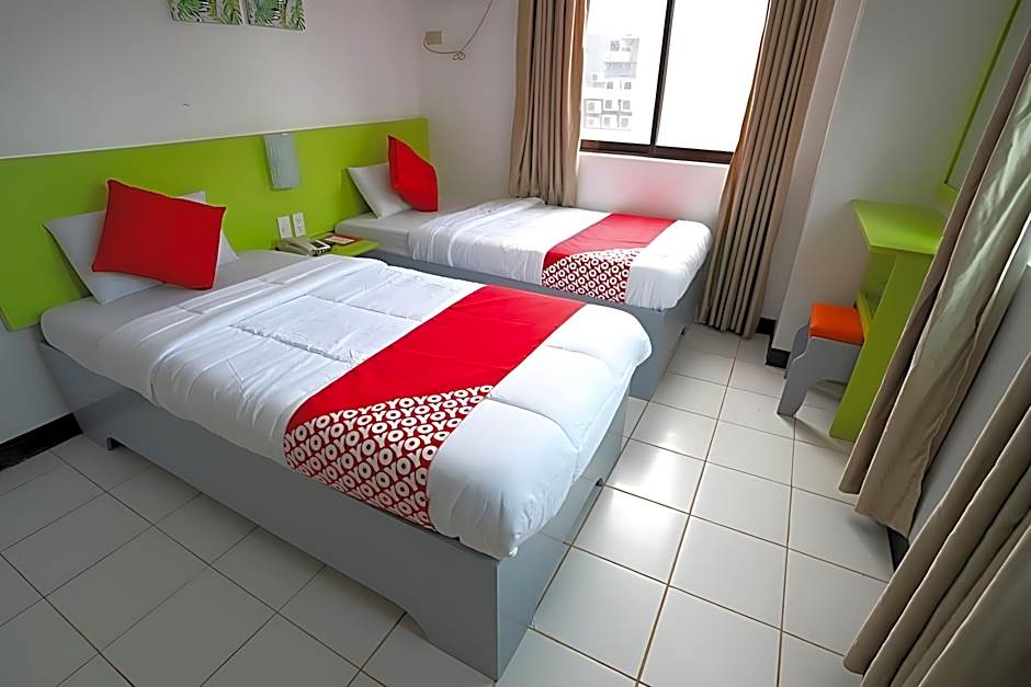 OYO 210 Apple Tree Suites