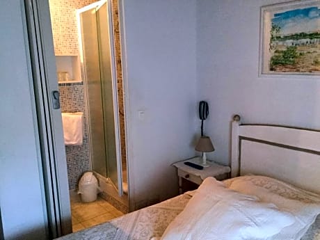 Double Room with Shared Toilet