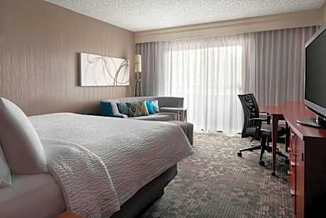 King Room with Adapted Tub - Mobility and Hearing Accessible