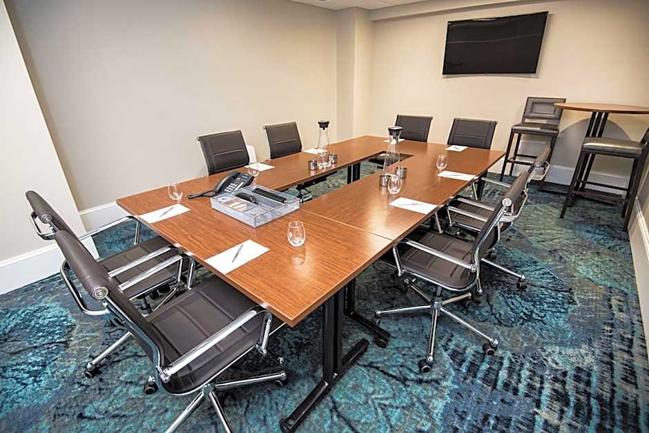 Redmont Hotel Birmingham, Curio Collection by Hilton