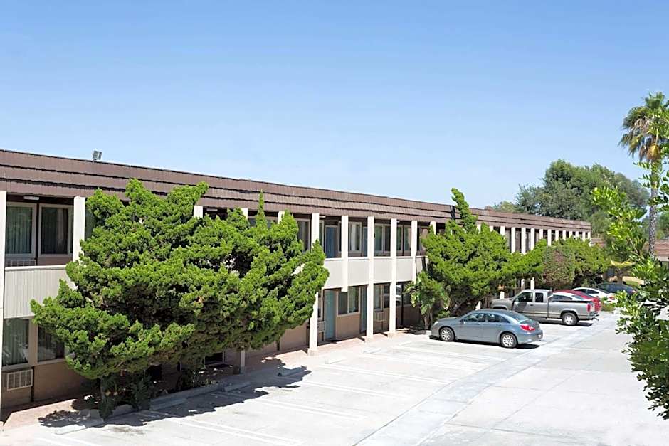 Costa Mesa Inn - Newport Beach Area