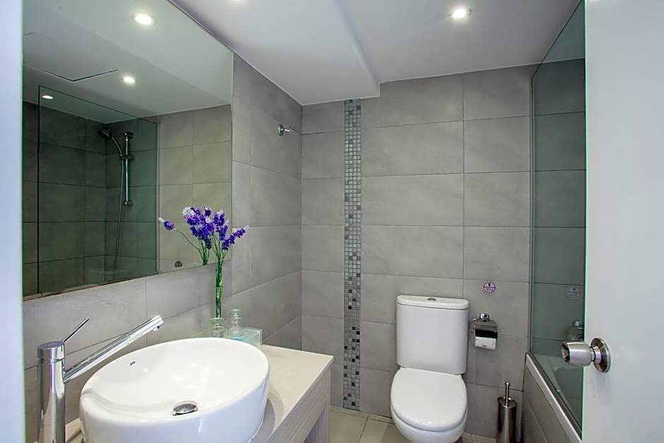 Limanaki Beach Hotel & Suites