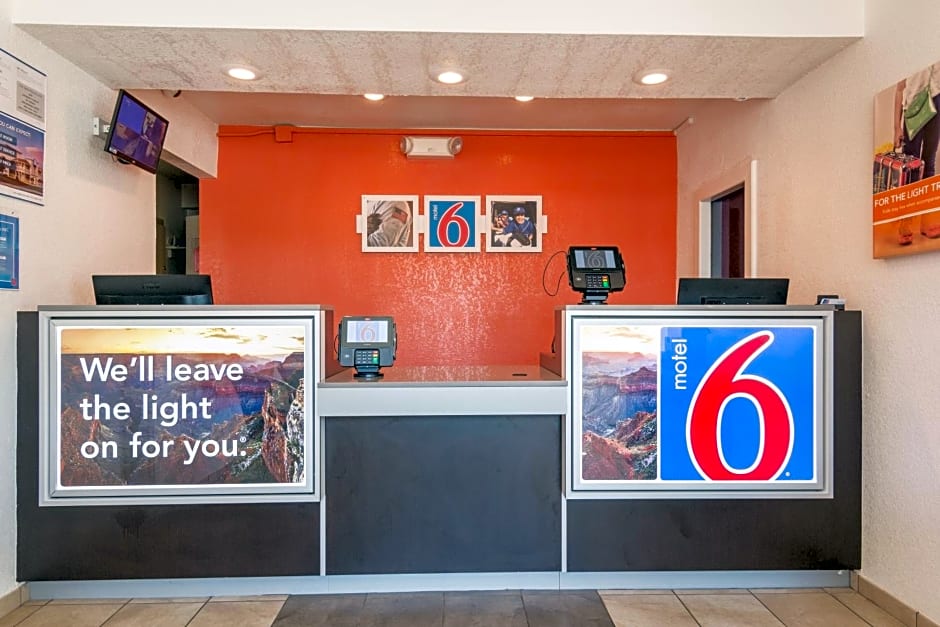 Motel 6-Longview, TX