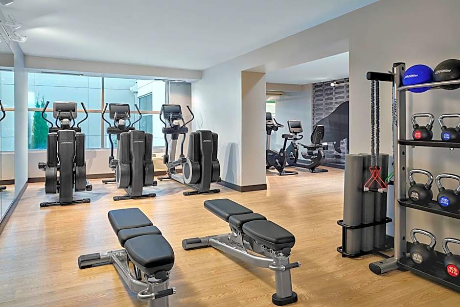 Delta Hotels by Marriott Milwaukee Northwest