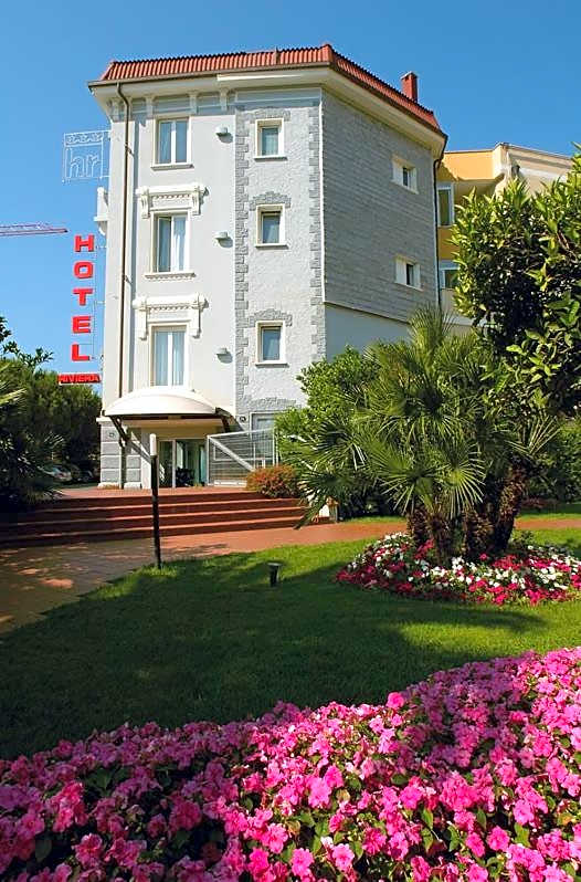 Hotel Riviera 3 Stelle con piscina estiva gratuita e garage a pagamento