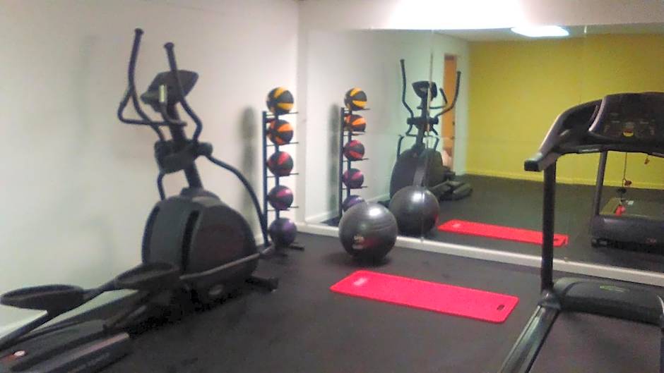 Days Inn by Wyndham Cleveland Lakewood