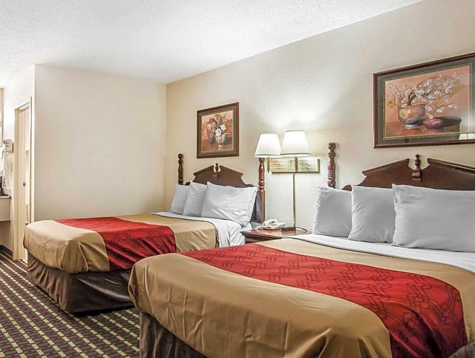 Econo Lodge Inn & Suites Tuscaloosa I-20