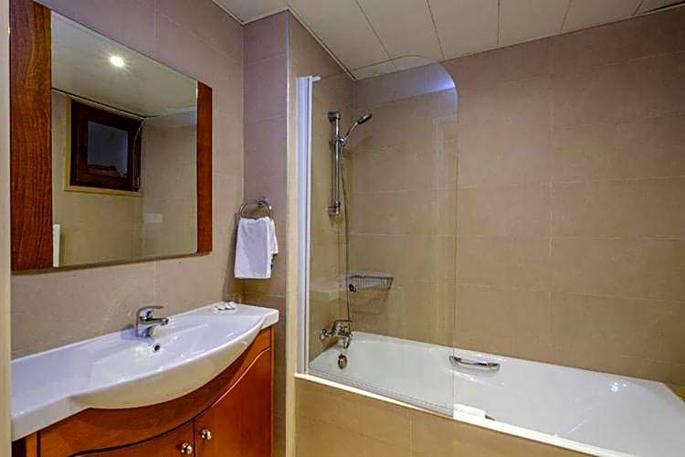 Les Palmiers Beach Boutique Hotel & Luxury Apartments