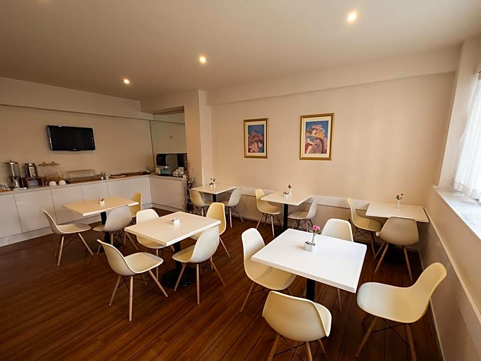 Anemoni Piraeus Hotel
