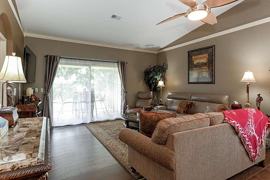 Luxury Condos at Thousand Hills - Heart of Branson - Beautifully remodeled - Spacious and Affordable