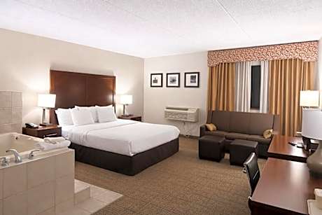 Suite with Hot Tub