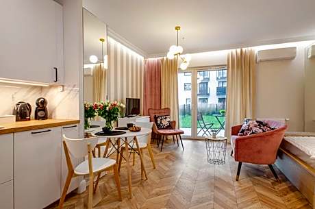 SKY Home- Rose Apartament -Manufaktura, Bezpłatny Parking, Klima, Dostęp na KOD