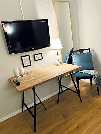 Budget Twin Room without Window with Shared Bathroom