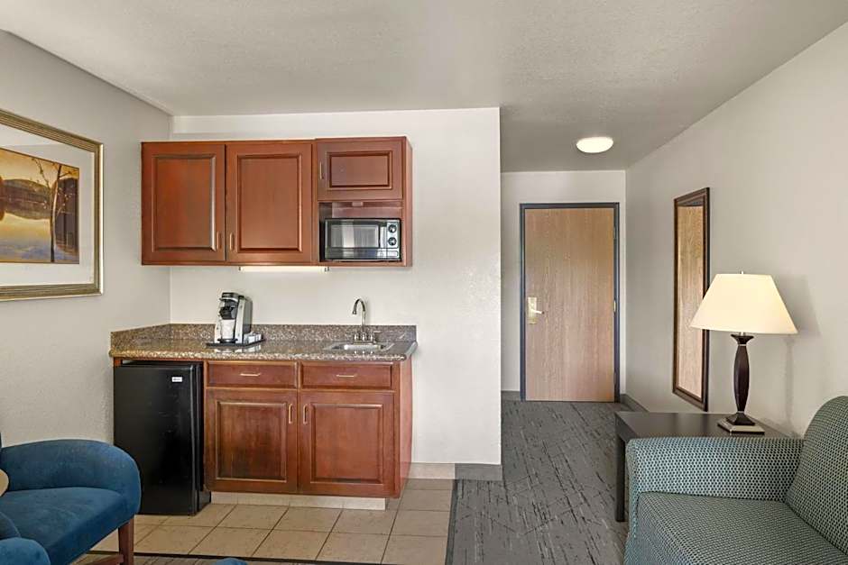 Holiday Inn Express & Suites New Buffalo, MI By IHG