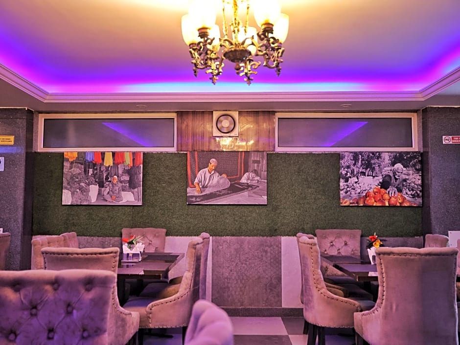 Hotel The Montreal Near by Dal Lake