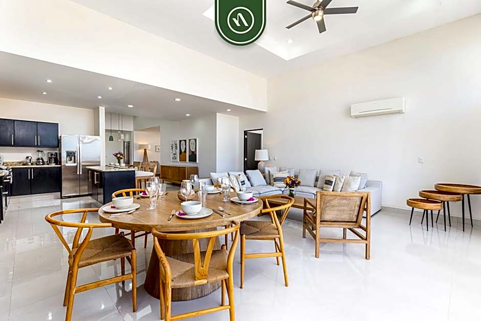 Brand New 3 BR Penthouse - Oceanview Rooftop Pool