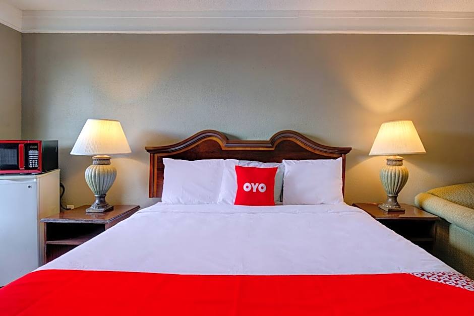 OYO Hotel Douglas GA US-441